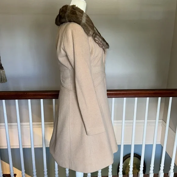 Jessica Simpson Vintage Style Tan Coat Fur Collar Size Small - Picture 3 of 8